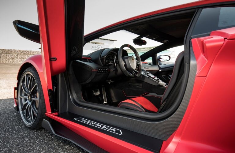 Lamborghini Aventador Svj Vs Ferrari 488 Pista