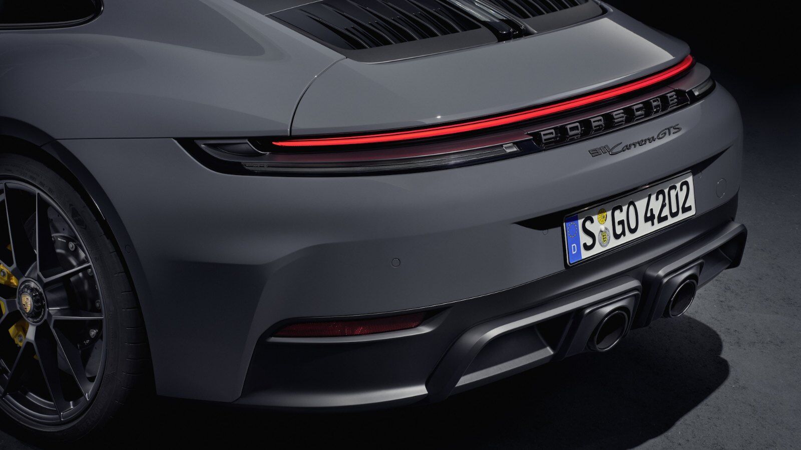 Porsche steering wheel drive mode switch used to select PASM settings – Champion Porsche Pompano Beach, FL