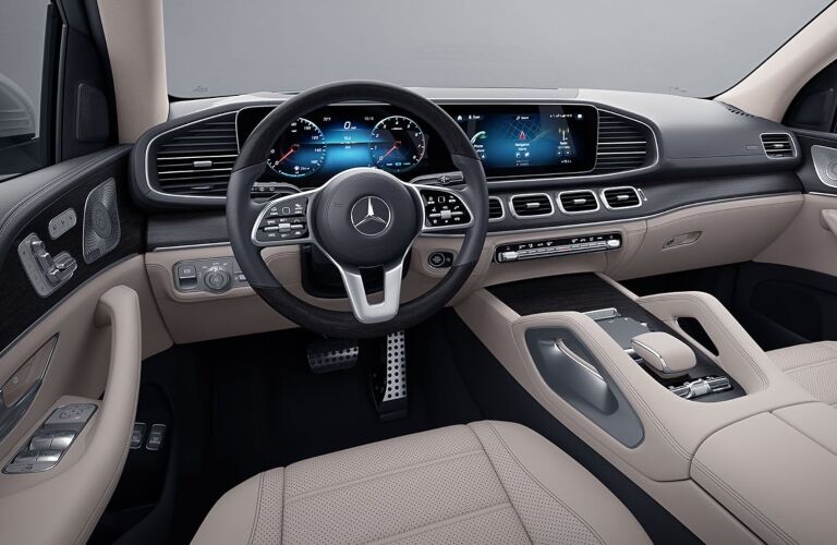 2022 Mercedes-Benz GLS steering wheel and gauge cluster