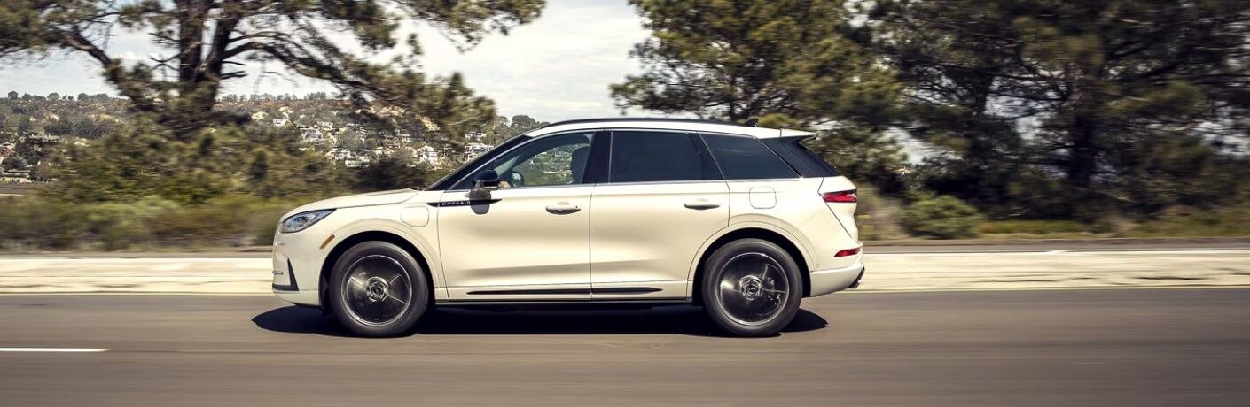 2026 Lincoln Corsairs side view