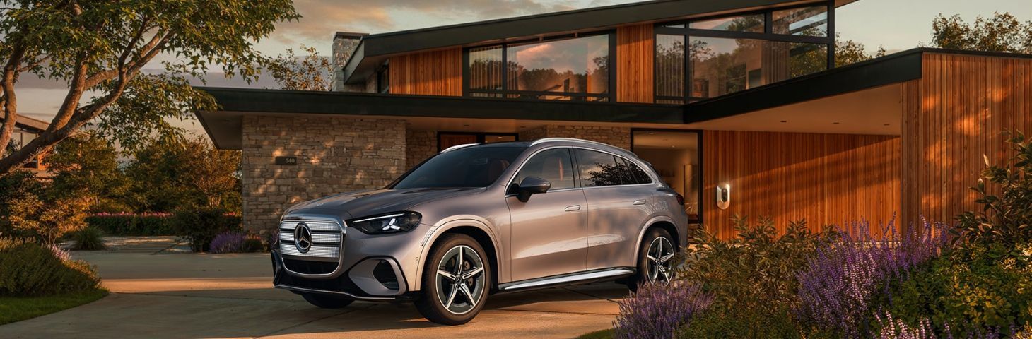 front quarter view of the 2027 Mercedes-Benz GLC 400 4MATIC® Electric SUV