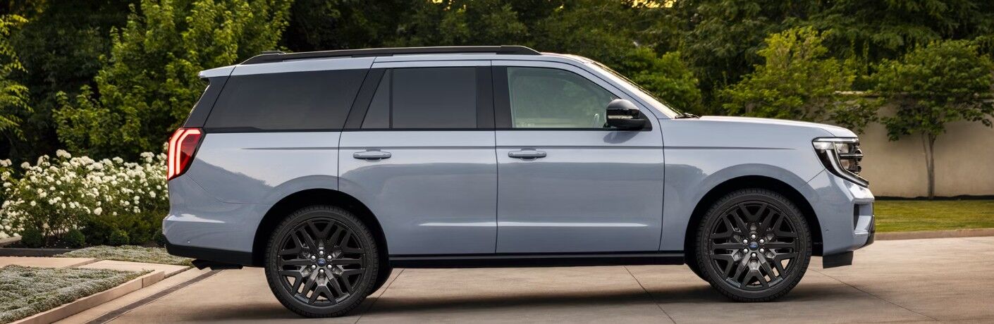 2027 Ford Expedition side view