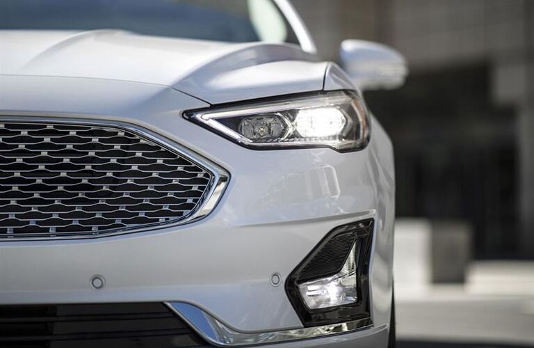 Driver side headlight and mesh grille of 2019 Ford Fusion