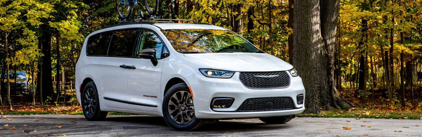 Front-quarter view of the 2024 Chrysler Pacifica White