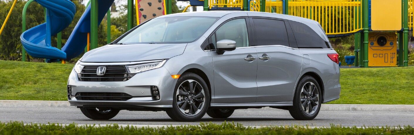 2022 Honda Odyssey minivan side view
