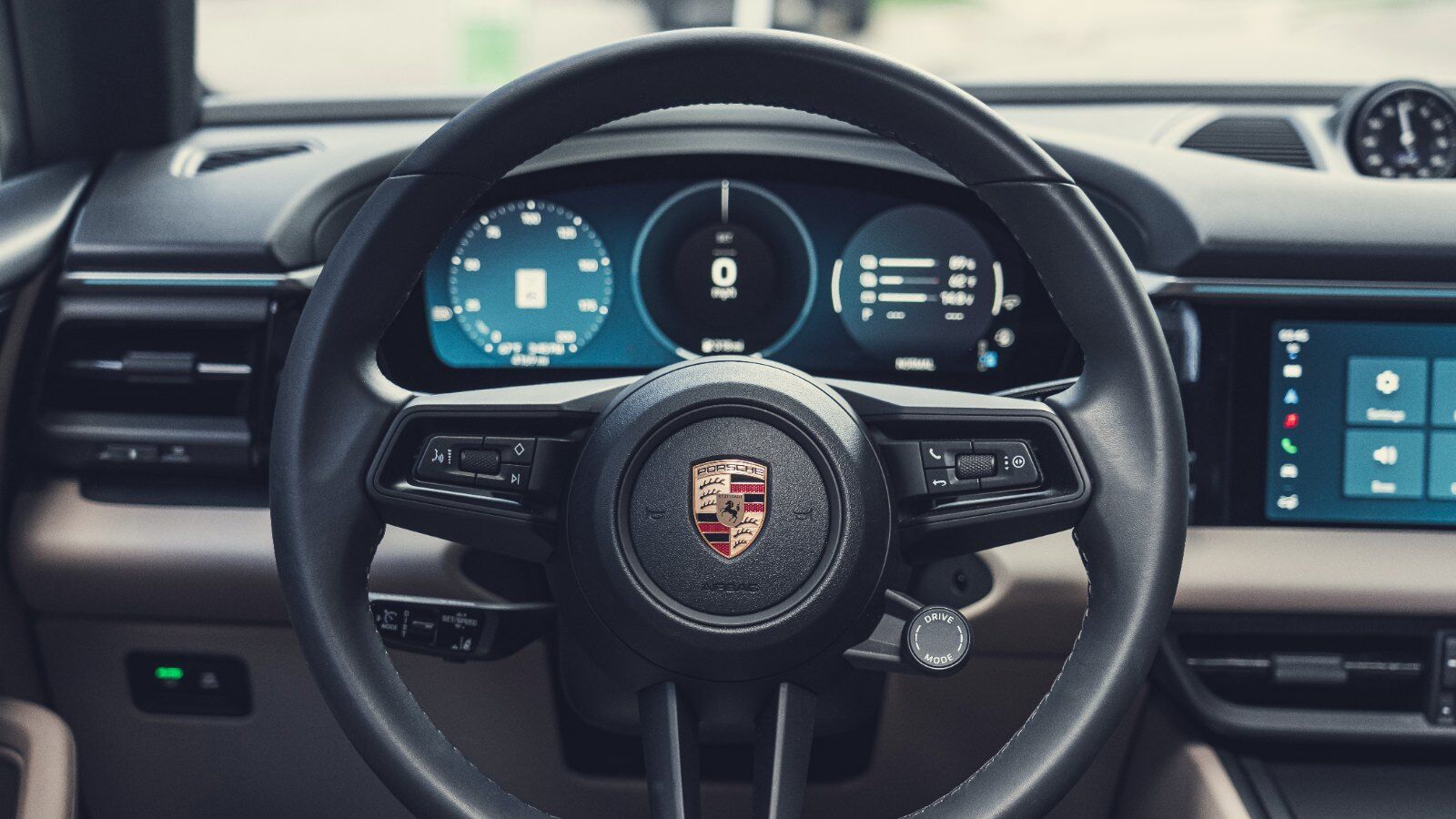 Porsche Macan Electric steering wheel and digital instrument cluster