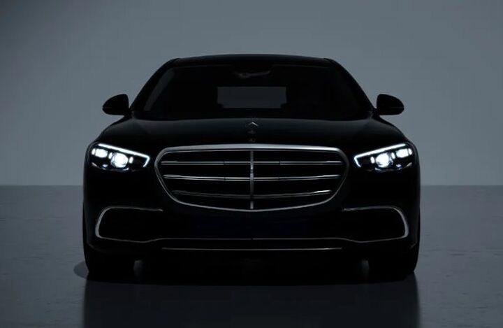 Front view of the 2024 Mercedes-Benz S-Class 580e 4MATIC Black