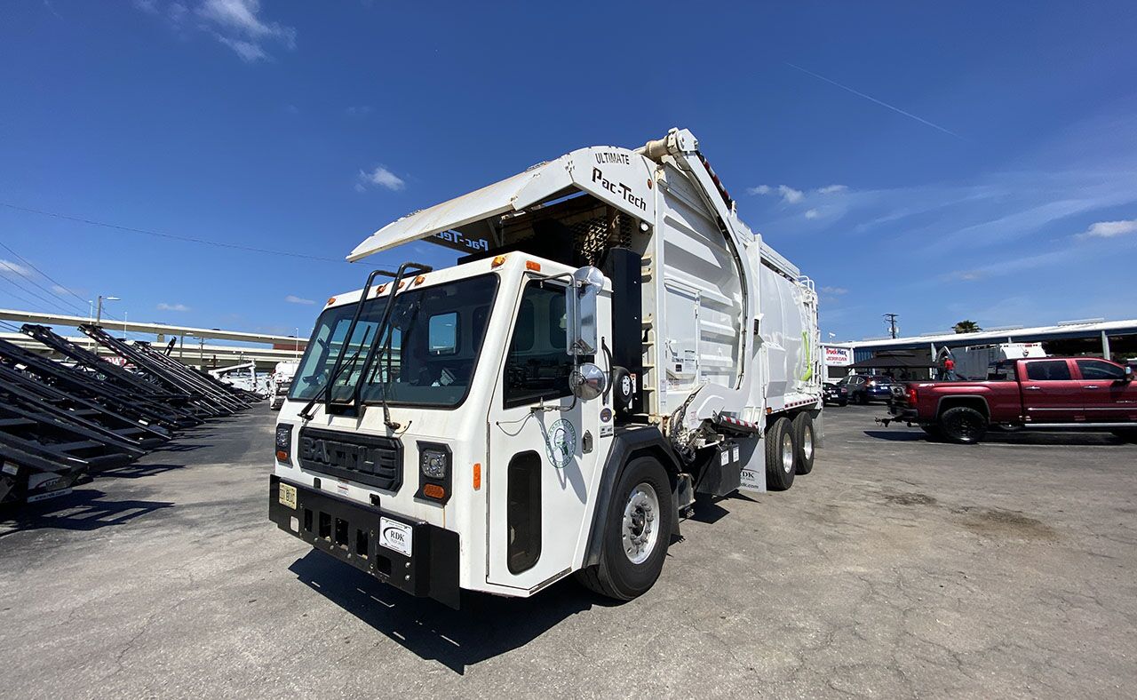 2024 Battle Motors Front Loader Garbage truck