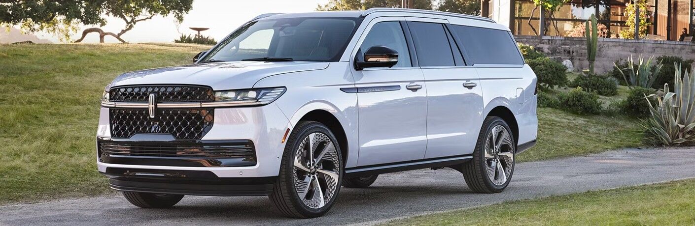 2026 Lincoln Navigator front and side angle