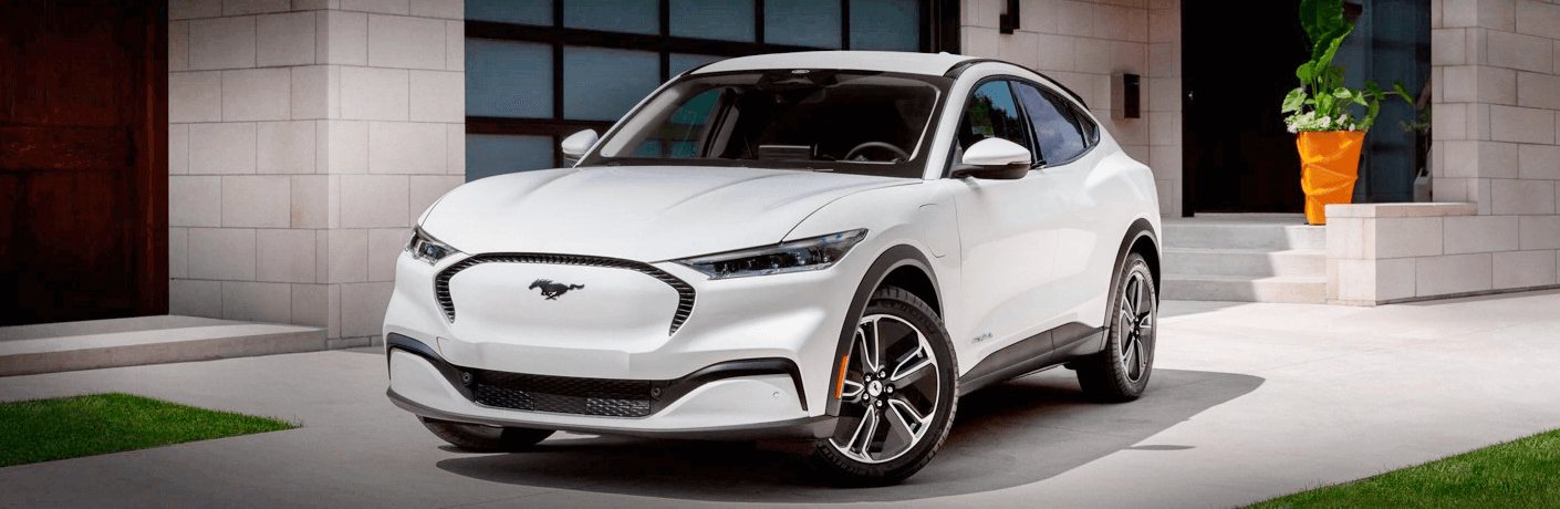 2022 Ford Mustang Mach-E Select front view