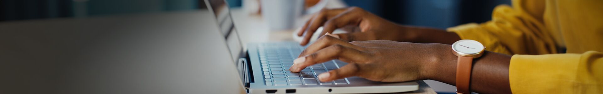 woman using laptop to apply for auto financing pre-approval