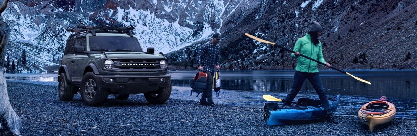 2021 Ford Bronco 2-Door with kayaks and people