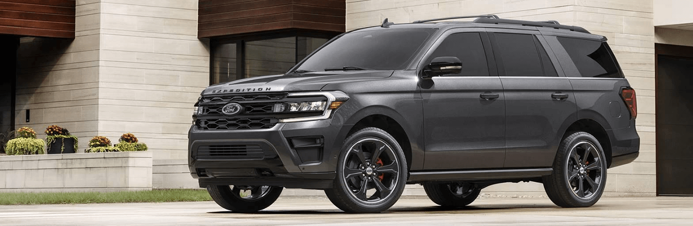 2022 Ford Expedition side view