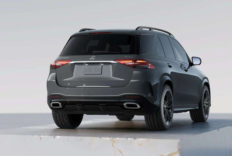 A rear exterior 3/4 view of the 2026 GLE 580 4MATIC® SUV near Scottsdale