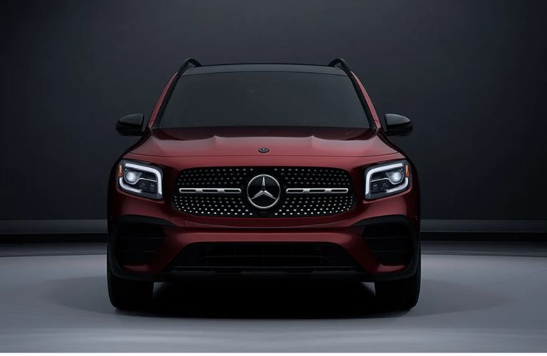 Front view of the 2024 Mercedes-Benz GLB