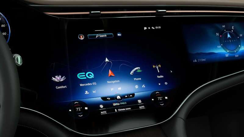 The infotainment system in the 2025 Mercedes-Benz EQS 580 4MATIC® SUV