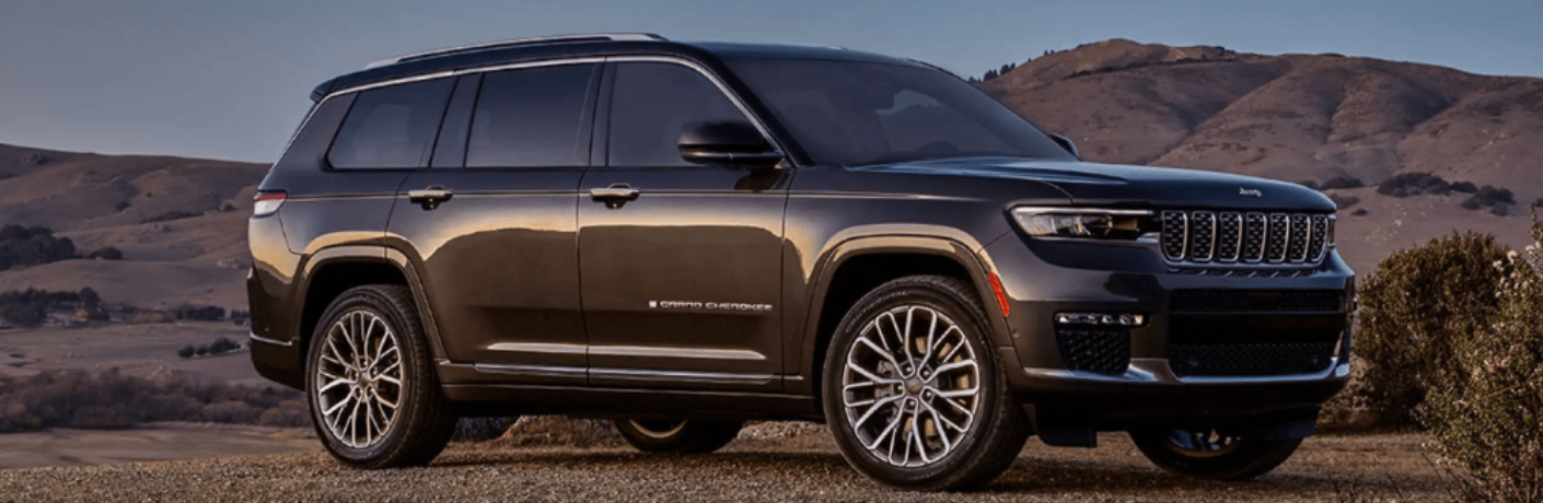 Front quarter view of the 2023 Jeep Grand Cherokee Brown