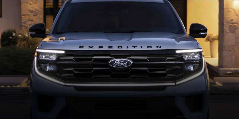 The front grille of the 2025 Ford Expedition King Ranch