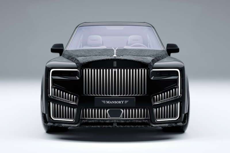 A front exterior view of the 2025 Rolls-Royce Cullinan Mansory