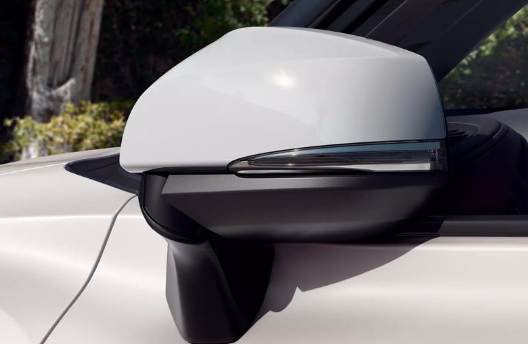 Side mirror of the 2023 Toyota Highlander