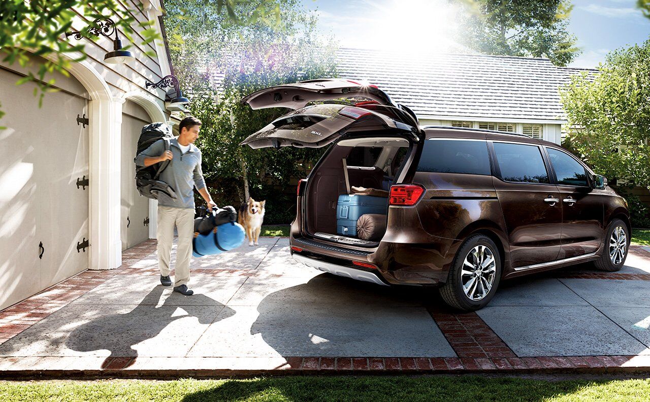 2017 Kia Cadenza on mountain road