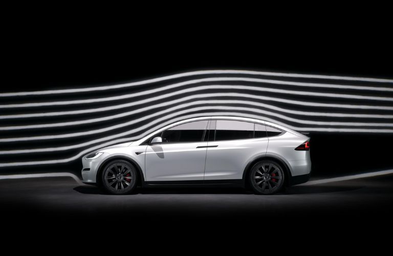 2022 Tesla Model X Plaid side view image