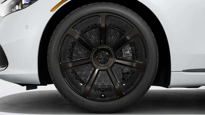 The 7 spoke wheels on the 2026 Mercedes-Maybach S 680 4MATIC® with the Maybach Night Series Design Package