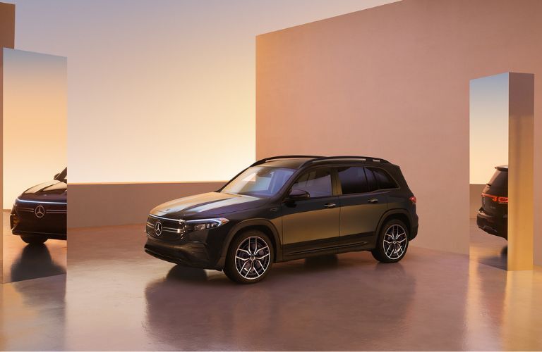 2023 Mercedes-Benz EQB 300 4MATIC SUV side view image