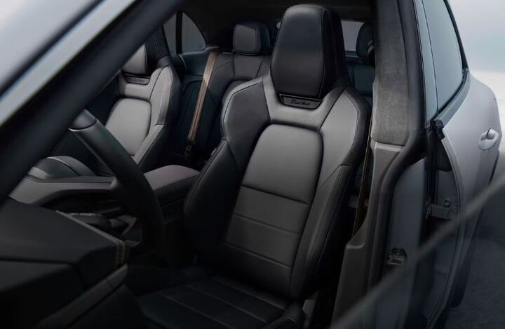 2025 Porsche Macan Electric seats
