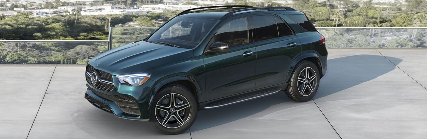 2022 Mercedes-Benz GLE green side front view
