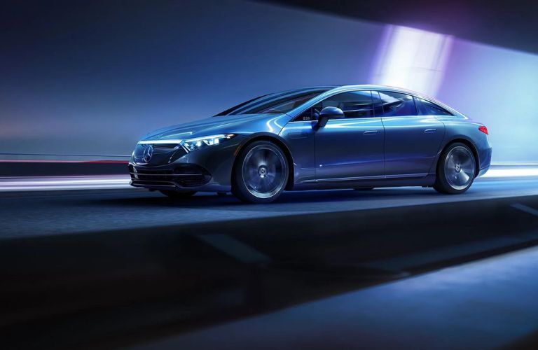 Mercedes-Benz EQS Sedan side view image