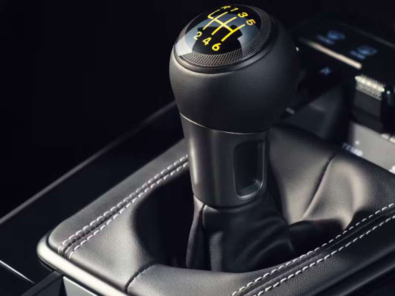 The 6-speed manual transmission in the Porsche 911 GT3 Touring