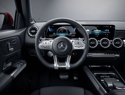 GLA 45 steering wheel, featuring a sporty digital cockpit