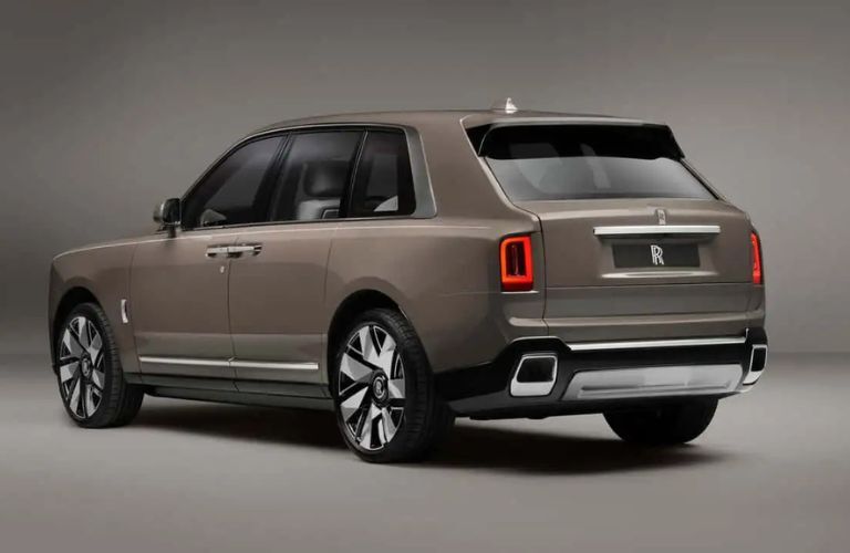 Rear-quarter view of the Rolls-Royce Cullinan