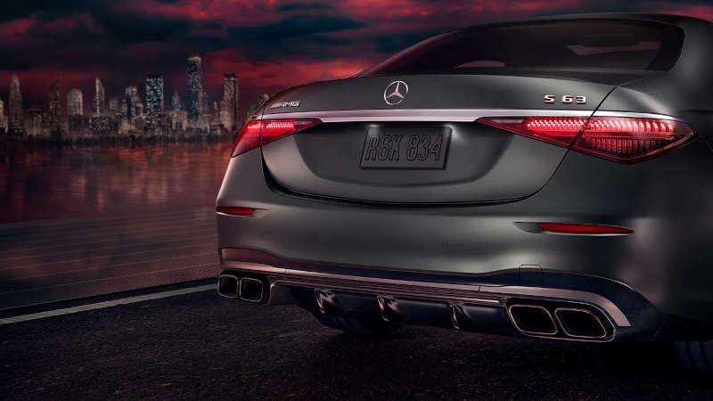 The high tech and luxurious interior of the 2026 Mercedes-Benz S 500 4MATIC® Sedan