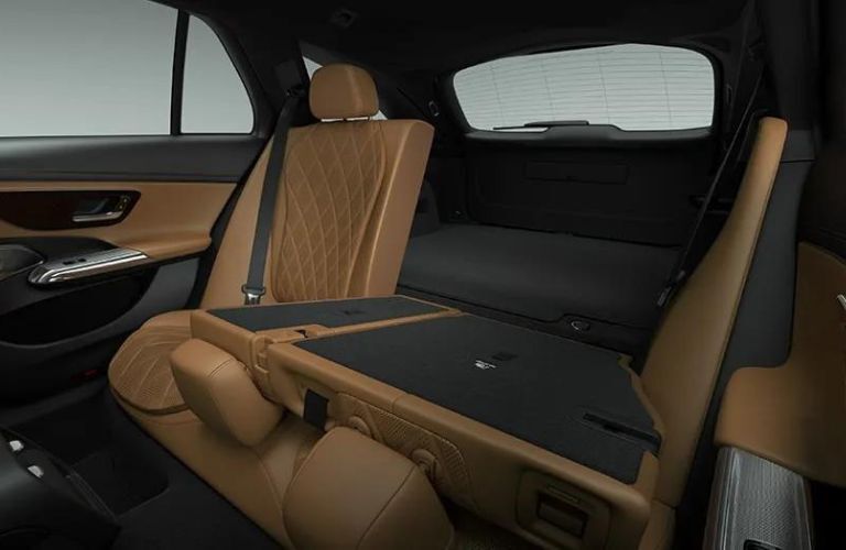 40/20/40 seats of the 2024 Mercedes-Benz E 450 4MATIC All-Terrain Wagon