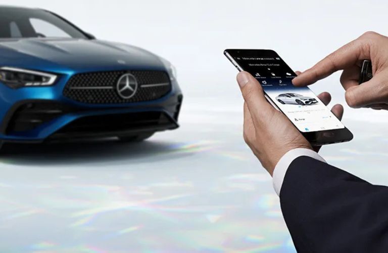 Driver opening the MB.CHARGE Public App