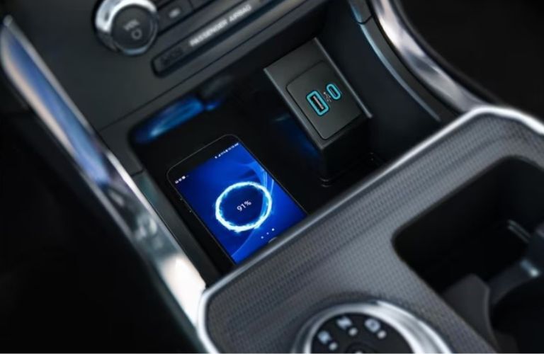 2024 Ford Edge ST-Line wireless phone charging