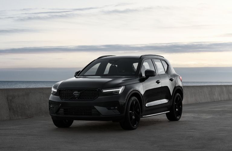 2025 Volvo XC40 exterior front side view