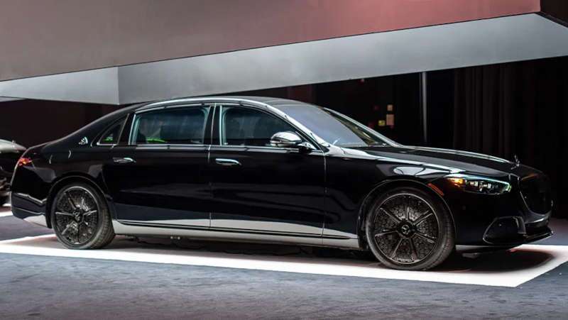 A side exterior view of the 2026 Mercedes-Maybach S 680 4MATIC® with the Maybach Night Series Design Package