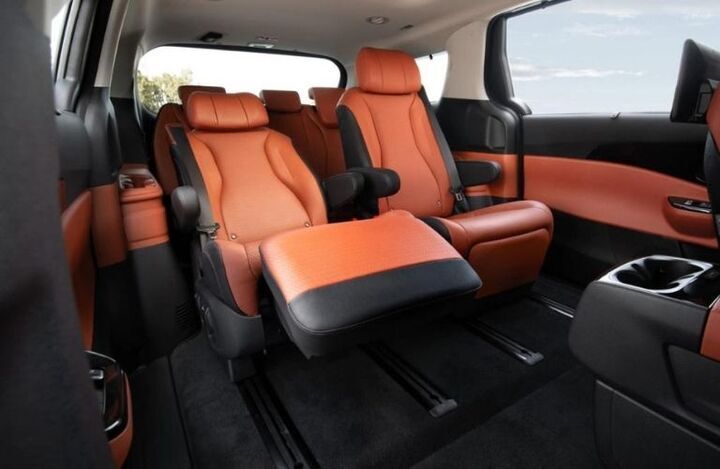 Recliner seats in the 2023 Kia Carnival