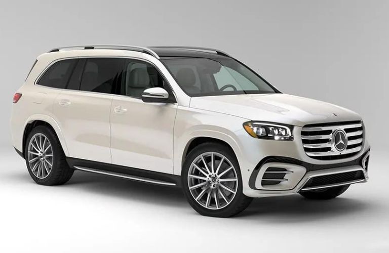 Front-quarter view of the 2024 Mercedes-Benz GLS 580 4MATIC SUV White