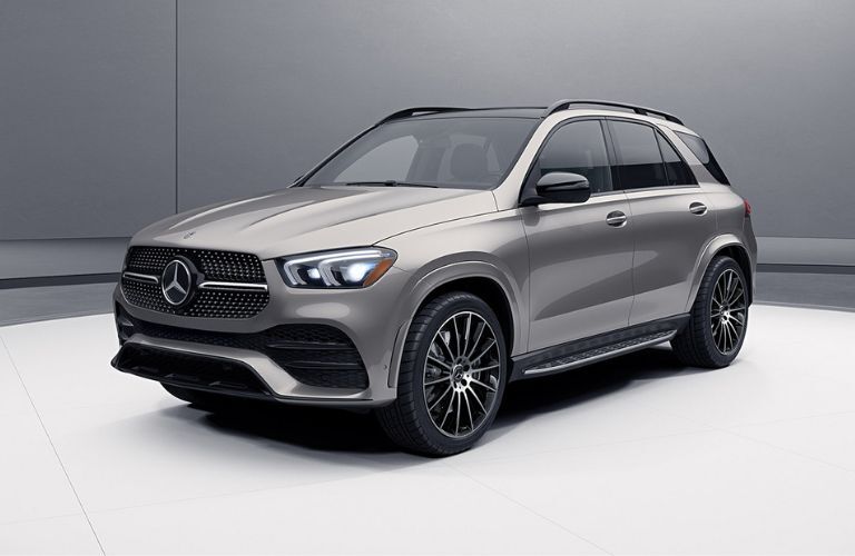Front quarter view of a silver 2022 Mercedes-Benz GLE SUV