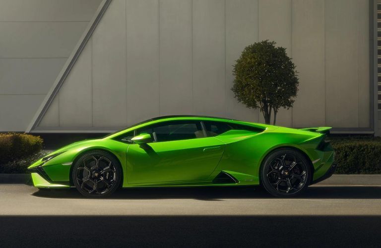 2022 Lamborghini Huracan Tecnica side view image