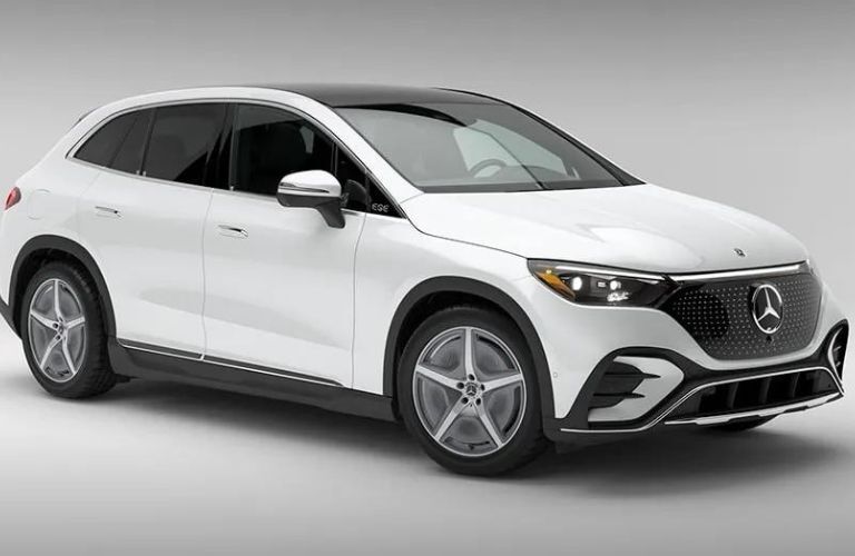 Front-quarter view of the 2024 Mercedes-Benz EQE 500 4MATIC SUV White