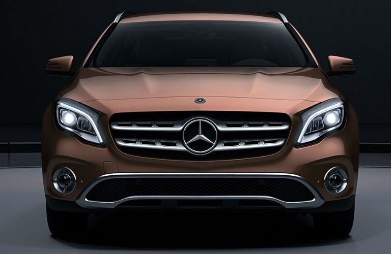 Does the Mercedes-Benz GLA have a hood ornament?