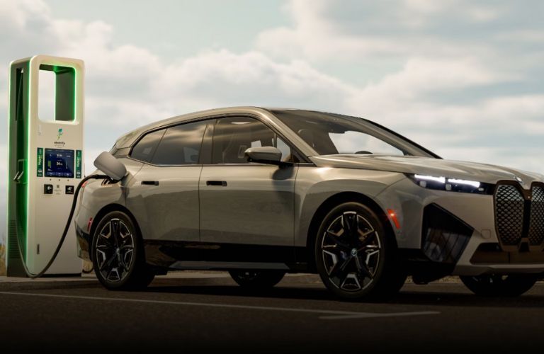 Charing the 2025 BMW iX