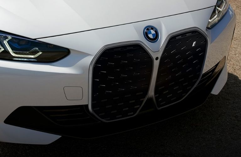 View of the BMW kidney grille and logo in the 2022 i4