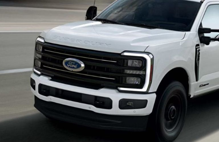 2025 Ford F-250 Super Duty Platinum headlights and grille