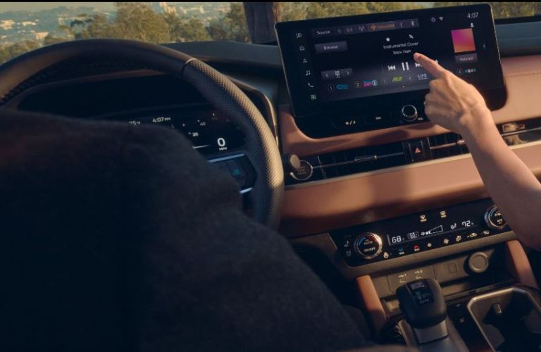 interior steering and dashboard of the 2025 Mitsubishi Outlander